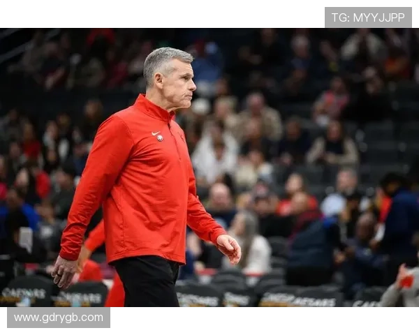 公牛队与主帅比利·多诺万签订多年续约合同，继续带领球队前行