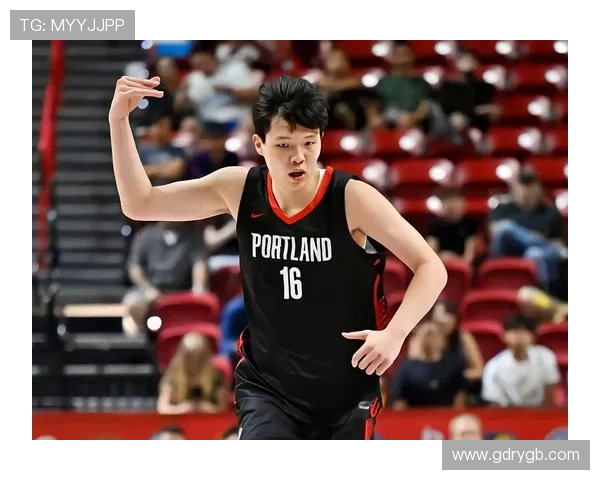 杨瀚森因六犯离场与对手争抢篮板犯规遭判出局引发热议