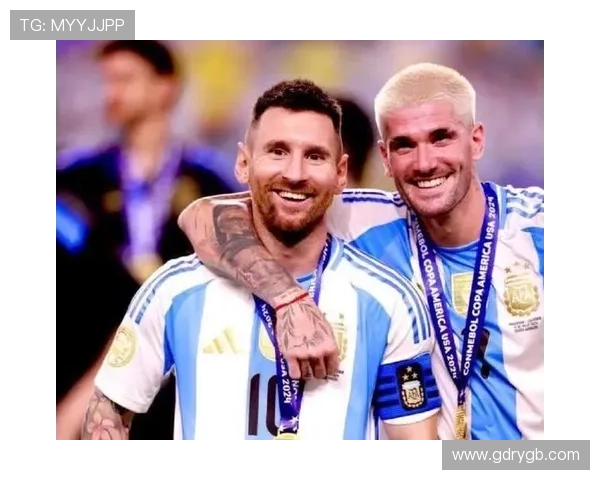 德保罗与梅西庆祝合照分享期待最后一步共同努力实现目标 德保罗与梅西庆祝合照分享期待最后一步共同努力实现目标