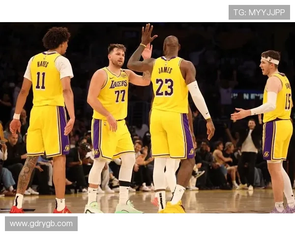 老詹能否逆袭里夫斯湖人或迎来白人三少时代的挑战